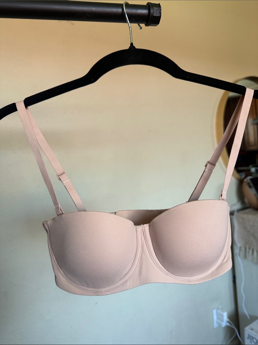 Skims Fits Everybody Strapless Bra Color Clay‎ Size 34A nwot